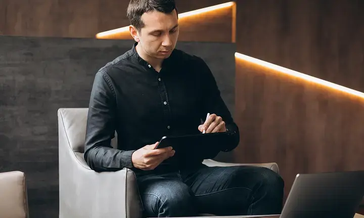 Investor filling in a form on a tablet